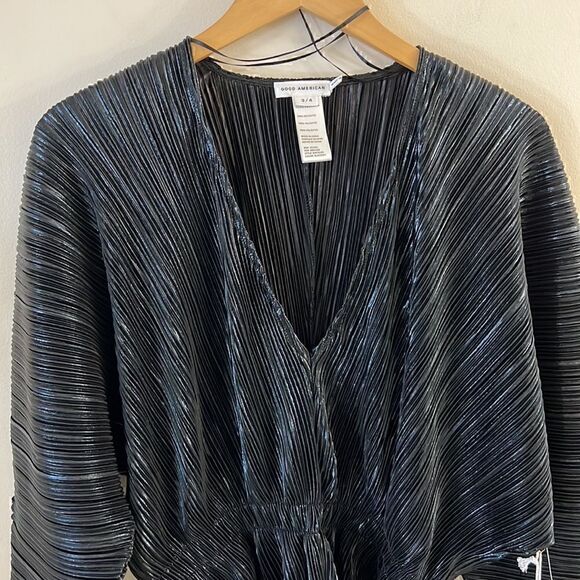 NWT Good American Plisse Deep V-Neck Dolman Blouse in Chrome Size L/XL - Picture 3 of 14